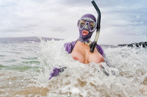 Snorkel; Babe Big Tits Latex Uniform Beach 