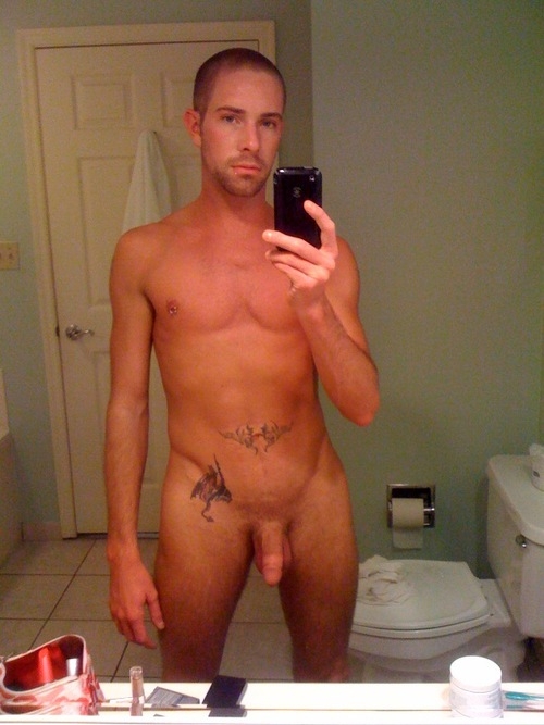 naked cell phone pic; Amateur Men 