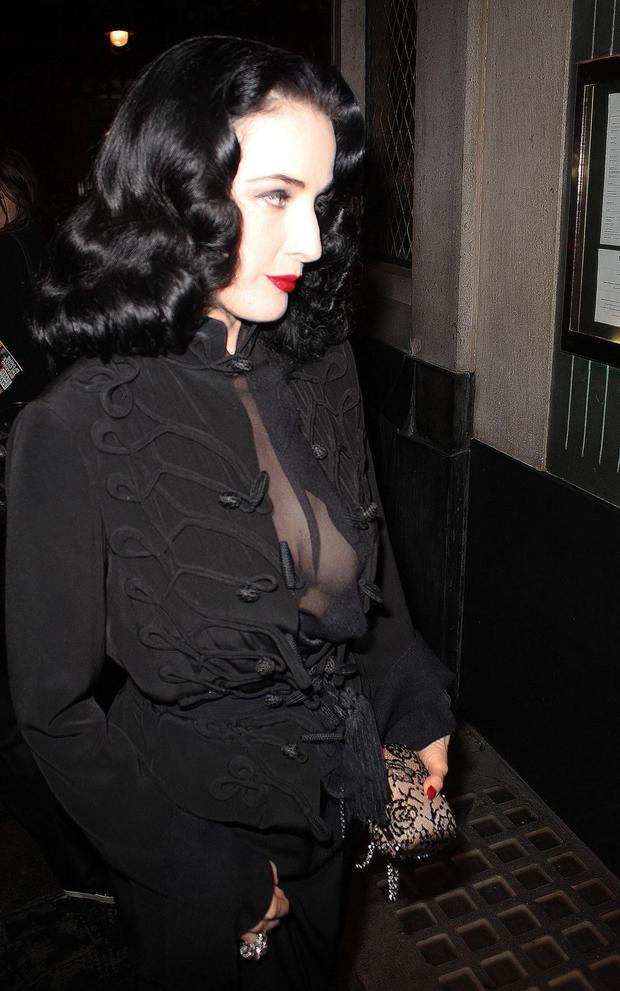 Dita Von Teese; Babe Big Tits Brunette Celebrity Hot 